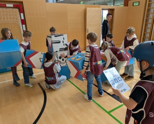 3a Puchenau beim Gefahrenstoff-Würfelpuzzle